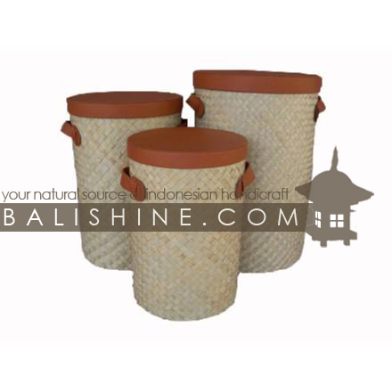 Balishine: Your natural source of indonesian handicraft presents in its Home Decor collection the Laundry Boxe Set Of 3:11JAS432859:This set of 3 laundries boxes is produced in Indonesia made from pandanus and vinyl.  Chocolate and natural color