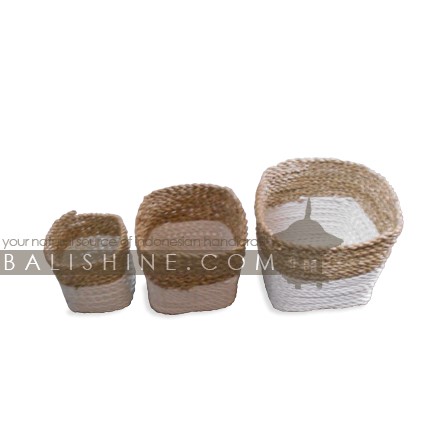 Balishine: Your natural source of indonesian handicraft presents in its Home Decor collection the Set of 3 Mendong Grass Baskets:12DEK368725:This set of 3 baskets is made in Bali from mendong grass.  