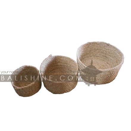 Balishine: Your natural source of indonesian handicraft presents in its Home Decor collection the Set of 3 Mendong Grass Baskets:12DEK368733:This set of 3 baskets is made in Bali from mendong grass.  