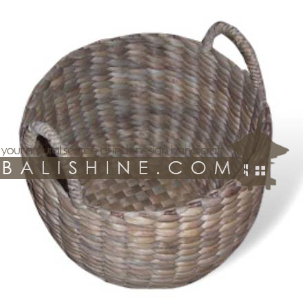 Balishine: Your natural source of indonesian handicraft presents in its Home Decor collection the Round Seagrass Basket:12JAS362722:This round basket is produced in Indonesia made from seagrass.  Natural color