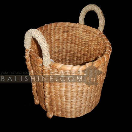 Balishine: Your natural source of indonesian handicraft presents in its Home Decor collection the Basket:12JEN367430:This basket is made from natural enceng gondok.  