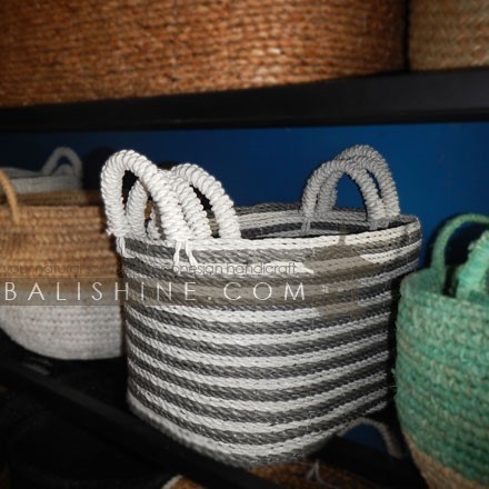 Balishine: Your natural source of indonesian handicraft presents in its Home Decor collection the Basket:12JEN367433:This set of 3 basket is made from natural seagrass weaving.  Other colors available