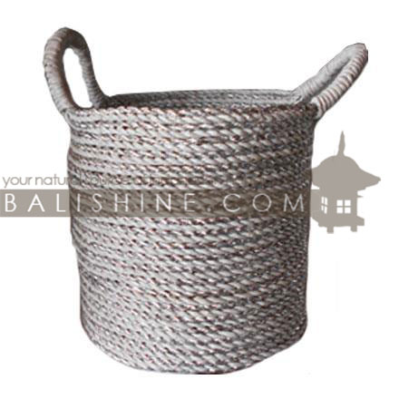 Balishine: Your natural source of indonesian handicraft presents in its Home Decor collection the Mendong Grass Basket:12MER367612:This basket is  produced in Bali . This handicraft is made from weaving seagrass and natural rafia.  