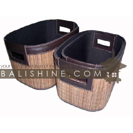 Balishine: Your natural source of indonesian handicraft presents in its Home Decor collection the Basket Set Of 3:12JAS362808:This set of 3 ovals baskets is produced in Indonesia made from coconut leaf and vinyl.  Chocolate and natural color