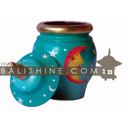 Balishine: Your natural source of indonesian handicraft presents in its Home Decor collection the Albesia Wood Box:12TOS4447:This box is a handicraft of Bali made from albesia wood.  Full color