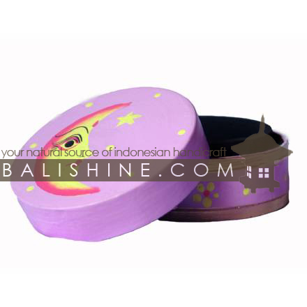 Balishine: Your natural source of indonesian handicraft presents in its Home Decor collection the Albesia Wood Box:12TOS4448:This box is a handicraft of Bali made from albesia wood.  Full color