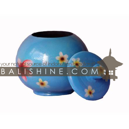 Balishine: Your natural source of indonesian handicraft presents in its Home Decor collection the Albesia Wood Box:12TOS4450:This box is a handicraft of Bali made from albesia wood.  Full color