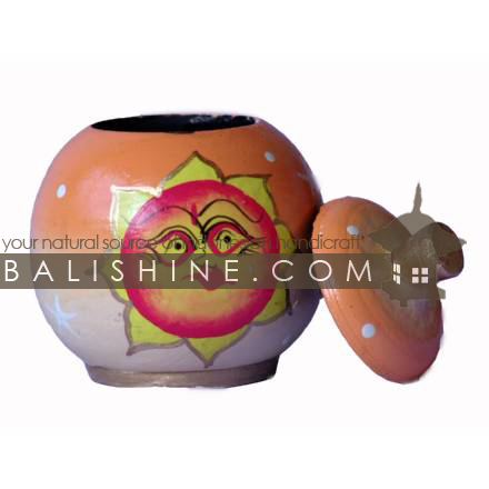 Balishine: Your natural source of indonesian handicraft presents in its Home Decor collection the Albesia Wood Box:12TOS4451:This box is a handicraft of Bali made from albesia wood.  Full color