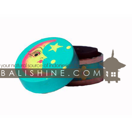 Balishine: Your natural source of indonesian handicraft presents in its Home Decor collection the Albesia Wood Box:12TOS4452:This box is a handicraft of Bali made from albesia wood.  Full color