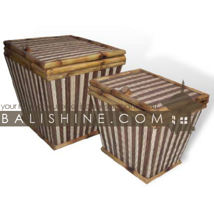 Balishine: Your natural source of indonesian handicraft presents in its Home Decor collection the Box Set Of 2:12JAS42803:This set of 2 squares boxes is produced in Indonesia made from coconut leaf and bamboo.  Natural color