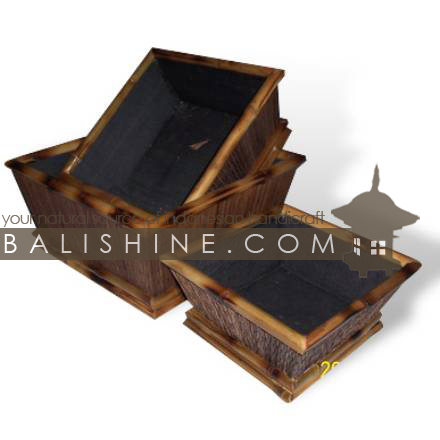 Balishine: Your natural source of indonesian handicraft presents in its Home Decor collection the Box Set Of 3:12JAS42797:This set of 3 squares boxes is produced in Indonesia made from coconut leaf and bamboo.  Natural color