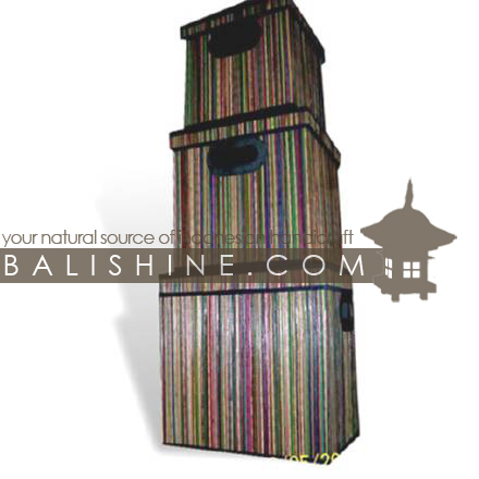 Balishine: Your natural source of indonesian handicraft presents in its Home Decor collection the Box Set Of 3:12JAS42805:This set of 3 squares boxes is produced in Indonesia made from coconut leaf.  Mix color