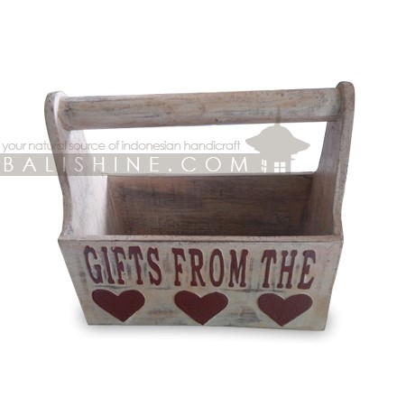 Balishine: Your natural source of indonesian handicraft presents in its Home Decor collection the Gift Box:12KAC47838:This gift box is produced in Indonesia made from albasia wood.  Custom writting possible? Let us know your word?