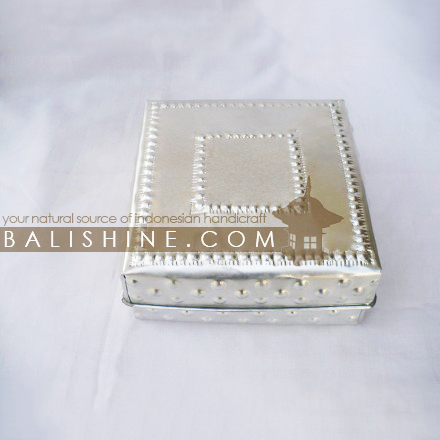 Balishine: Your natural source of indonesian handicraft presents in its Home Decor collection the Set of 3 Boxes:12ABB46161:This set of 3 boxes is produced in Bali made from aluminium.  All the designs