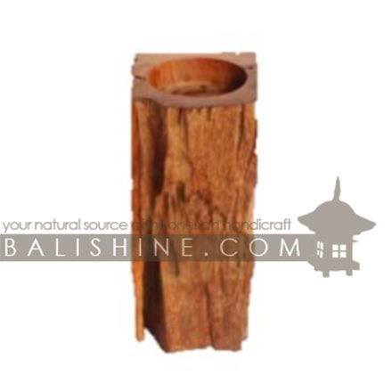 Balishine: Your natural source of indonesian handicraft presents in its Home Decor collection the Tissue Box:12WAS47176:This tissue box is produced in Bali made from natural old teak wood with coconut oil finishing.  