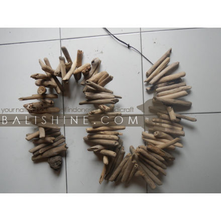 Balishine: Your natural source of indonesian handicraft presents in its Home Decor collection the String of DriftWood:17FOR506784:This string is a handicraft of Bali made from recycled drift wood.  
