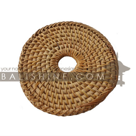 Balishine: Your natural source of indonesian handicraft presents in its Tableware collection the Coaster:631RAS7471:This coaster is produced in Bali and made from natural rattan.  Available in natural, white wash or black wash color.