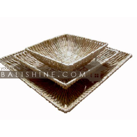 Balishine: Your natural source of indonesian handicraft presents in its Tableware collection the Platter Set Of 3:634JAS2923:This set of 3 squares plates is produced in Bali made from palm leaf.  Natural color