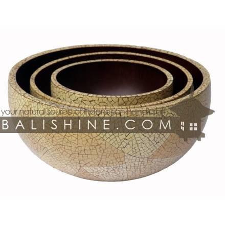 Balishine: Your natural source of indonesian handicraft presents in its Tableware collection the Salad Bowl:629KAL1083:This set of 3 bowls is produced in Bali made from mango wood and the matting of the skin of white coconut shell.  