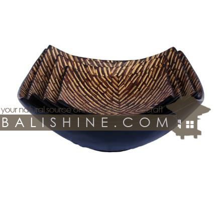 Balishine: Your natural source of indonesian handicraft presents in its Tableware collection the Salad Bowls Set Of 4:629DIV1151:This set of 4 salad bowls is produced in Bali made from fiber glass and the matting of brown and white coconut shell mosaic.  
