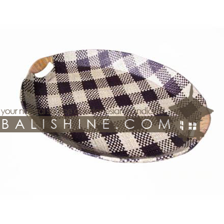 Balishine: Your natural source of indonesian handicraft presents in its Tableware collection the Tray:625JAS3390:This oval tray is produced in Bali made from seagrass.  CREAM AND BROWN
